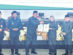 Barito Utara Bupati Barito Utara H Shalahuddin ST MT, Wakil Bupati Felix Sonadie Y Tingan A Md dan Sekertaris Daerah Drs Muhlis saat menerima Pendapat Akhir Fraksi-fraksi Raperda Pertanggungjawaban APBD 2025 oleh Ketua DPRD Barito Utara Hj Merry Rukaini ditemani Wakil Ketua I, H Benny Siswanto di Ruang Rapat Paripurna DPRD Barito Utara, Kamis (30/7).