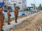 Barito Utara Bupati Barito Utara H Shalahuddin bersama jajaran saat melakukan peninjauan Progres Proyek Pelebaran Jalan Yetro Sinseng, Selasa (11/8).