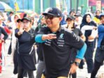 Bupati Barito Utara, H Shalahuddin didampingi jajaran berbaur dengan masyarakat mengikuti senam pagi dan gowes santai pada gelaran Car Free Day, di kawasan Bundaran Buah, Minggu (23/8).
