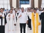 Wakil Bupati Barito Utara Felix Sonadie Y Tingan A Md bersama jajaran dan tokoh agama foto bersama dalam acara peresmian dan pengambilan sumpah janji 31 Anggota BPD PAW di Aula Dinas Lingkungan Hidup, Rabu (29/7). Wakil Bupati Barito Utara Felix Sonadie Y Tingan A Md bersama jajaran dan tokoh agama foto bersama dalam acara peresmian dan pengambilan sumpah janji 31 Anggota BPD PAW di Aula Dinas Lingkungan Hidup, Rabu (29/7).