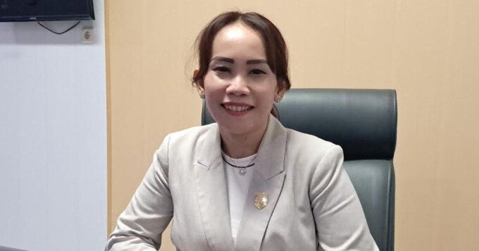 DPRD Gumas2 Wakil Ketua I DPRD Gumas, Nomi Aprilia.
