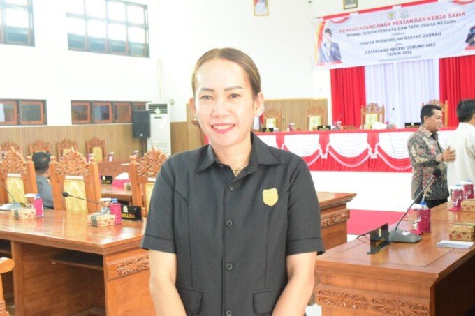 Wakil Ketua DPRD Gunung Mas, Nomi Aprilia usai menghadiri sidang paripurna, belum lama ini.