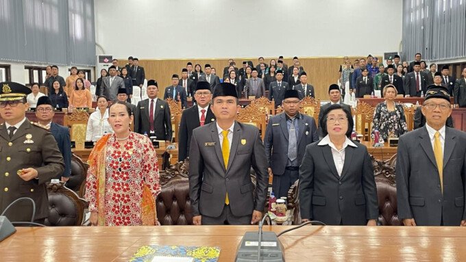 DPRD Gunung Mas2 Ketua DPRD Gunung Mas Binartha memimpin rapat paripurna istimewa mendengarkan pidato kenegaraan Presiden RI, didampingi Wakil Ketua Nomi Aprilia dan dihadiri Wakil Bupati Gunung Mas Efrensia LP Umbing bersama unsur Forkopimda dan kepala PD, Jumat (14/8/2026).
