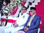 Ketua DPRD Palangka Raya Subandi bersama Wakil Wali Kota Achmad Zaini saat menghadiri Upacara HUT ke81 RI di Halaman Kantor Wali Kota Palangka Raya, Senin (17/8).
