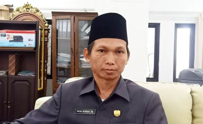 (DPRD) Kabupaten Barito Utara Anggota Dewan Perwakilan Rakyat Daerah (DPRD) Kabupaten Barito Utara dari Fraksi Partai Demokrat, Patih Herman AB