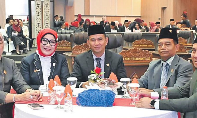 Anggota DPRD Kabupaten Barito Utara, Hasrat saat menghadiri Rapat Paripurna di aula DPRD Kabupaten Barito Utara, Jumat (14/8). Anggota DPRD Kabupaten Barito Utara, Hasrat saat menghadiri Rapat Paripurna di aula DPRD Kabupaten Barito Utara, Jumat (14/8).