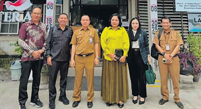 Komisi III DPRD Kota Palangka Raya melakukan kunjungan kerja ke Dinas Pendidikan Kota Banjarmasin, belum lama ini. Komisi III DPRD Kota Palangka Raya melakukan kunjungan kerja ke Dinas Pendidikan Kota Banjarmasin, belum lama ini.