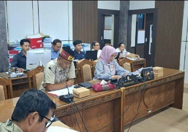DPRD Provinsi Kalimantan Tengah2 Ketua Komisi II DPRD Provinsi Kalimantan Tengah, Hj Siti Nafsiah (paling kanan), memimpin agenda kunjungan kerja terkait tata kelola dan evaluasi CSR Perkebunan, di Kabupaten Barito Timur, Jumat (31/7).