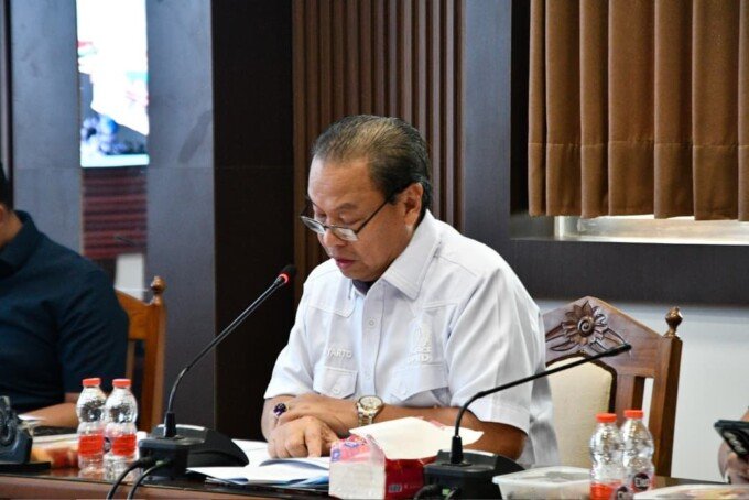 DPRD Provinsi Kalimantan Tengah2 Ketua Komisi III DPRD Provinsi Kalimantan Tengah, Sugiyarto, memberikan keterangan terkait pengawalan postur anggaran program pendidikan dan beasiswa Kalteng Berkah di Palangka Raya, Senin (10/8).