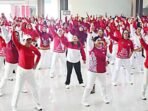 Senam bersama sebelum memulai kegiatan lomba semarak 17-an yang di adakan oleh DWP Kabupaten Kapuas di Aula Tingang Menteng Kantor Sekretariat Daerah Kabupaten Kapuas, Kamis(20/8). Senam bersama sebelum memulai kegiatan lomba semarak 17-an yang di adakan oleh DWP Kabupaten Kapuas di Aula Tingang Menteng Kantor Sekretariat Daerah Kabupaten Kapuas, Kamis(20/8).