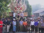 Wakil Bupati Kapuas Dodo saat pelepasan Bade dalam rangkaian Ngaben Massal Banjar Merta Sari di Desa Batu Nindan, Kecamatan Basarang.