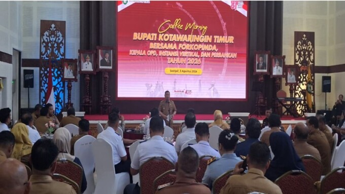 Bupati Kotim Halikinnor. Memberikan arahan saat coffee morning bersama Forkopimda dan jajaran pemerintah daerah, di Aula rumah jabatan Bupati, Senin (3/8).