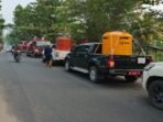 Sejumlah OPD saat turun langsung ke lapangan mendistribusikan air menggunakan armada yang dilengkapi tandon membantu petugas di lapangan, Jumat (21/8)