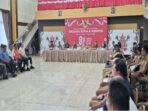 Bupati Kotim H.Halikinnor didampingi Wakil Bupati Irawati, Pj Sekda serta forkopimda saat menghadiri rapat koordinasi penanganan karhutla di Aula Rumah Jabatan Bupati, Senin (24/8/2026).