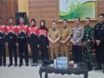 Kotim Bupati Kotim H.Halikinnor saat melepas keberangkatan lima calon Paskibraka Kotim yang lolos jadi Paskibraka di Provinsi Kalteng, Senin (3/8).