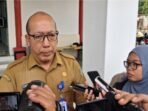 Kepala Diskominfo Kotim, Cok Orda Putra Legawa, saat diwawancarai awak media, Selasa (11/8/2026).