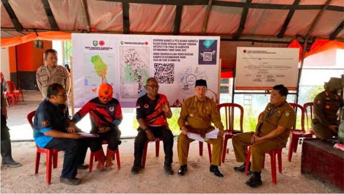 Bupati Kabupaten Kotim H.Halikinnor saat meninjau Posko Karhutla yang berada di kantor BPBD, Selasa (18/8/2026). Bupati Kabupaten Kotim H.Halikinnor saat meninjau Posko Karhutla yang berada di kantor BPBD, Selasa (18/8/2026).