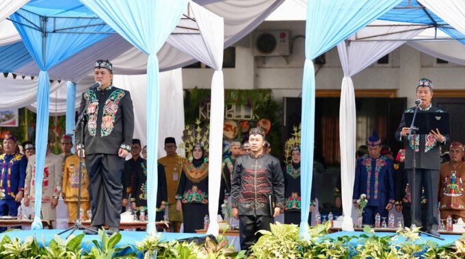 Lamandau Bupati Lamandau, Rizky Aditya Putra, saat memimpin jalannya upacara peringatan HUT ke-24 Kabupaten Lamandau, di Gedung Pertemuan Umum (GPU) Lantang Torang, Senin (3/8).
