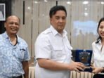 Bupati Lamandau, Dr Rizky Aditya Putra, bersama Rektor Institut Teknologi dan Bisnis (ITB) Asia Malang, Risa Santoso, menandatangani Nota Kesepakatan, di Aula Sekretariat Daerah Kabupaten Lamandau, Rabu (5/8).