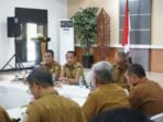 PALANGKA RAYA Wali Kota Palangka Raya, Fairid Napari memimpin Rakor Sinergi Partisipasi Masyarakat, Pengendalian Infl asi, dan Optimalisasi Kanal Pembayaran Digital dalam Mendukung Peningkatan Pelayanan Publik dan Pembangunan Kota Palangka Raya, Senin (10/8).