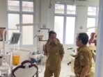 PALANGKA RAYA Wali Kota Palangka Raya Fairid Naparin saat meninjau sarana dan prasana kesehatan di salah satu puskesmas Kota Palangka Raya, belum lama ini.