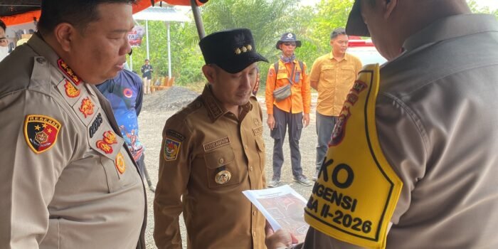 PALANGKA RAYA Wali Kota Palangka Raya, Fairid Naparin saat berkoordinasi dengan aparat dan BPBD terkait kondisi wilayah yang rawan terjadi kebakaran lahan dan hutan.
