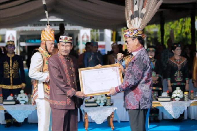 gelar adat