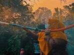 Wakil Bupati Kotim, Irawati, turut serta memadakan api yang membakar lahan, beberapa hari lalu. Wakil Bupati Kotim, Irawati, turut serta memadakan api yang membakar lahan, beberapa hari lalu.