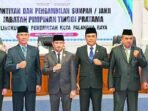 Wali Kota Palangka Raya, Fairid Naparin usai melantik Alman P Pakpahan sebagai Kadis Dukcapil Kota Palangka Raya dan Sabirin Muhtar sebagai Staf Ahli Bidang Pemerintahan, Hukum, dan Politik, di Wali Kota Palangka Raya, Rabu (19/8). Wali Kota Palangka Raya, Fairid Naparin usai melantik Alman P Pakpahan sebagai Kadis Dukcapil Kota Palangka Raya dan Sabirin Muhtar sebagai Staf Ahli Bidang Pemerintahan, Hukum, dan Politik, di Wali Kota Palangka Raya, Rabu (19/8).