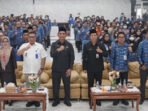Bupati Barito Utara, H Shalahuddin ST MT memberikan arahan dalam kegiatan Deteksi Dini dan Pencegahan Penyalahgunaan Narkotika melalui tes urine bagi jajaran ASN, di Gedung Balai Antang, Muara Teweh, Kamis (17/9).