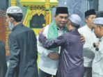 Bupati Barito Utara, H Shalahuddin ST MT memberikan sambutan pada agenda Kuliah Subuh bersama ulama asal Hadramaut, Al Munshif Al Habib Abdul Rahman bin Muhammad As Segaf, di Masjid Jami, Muara Teweh, Sabtu (19/9) subuh. Bupati Barito Utara, H Shalahuddin ST MT memberikan sambutan pada agenda Kuliah Subuh bersama ulama asal Hadramaut, Al Munshif Al Habib Abdul Rahman bin Muhammad As Segaf, di Masjid Jami, Muara Teweh, Sabtu (19/9) subuh.