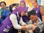 Ketua Tim Penggerak (TP) Posyandu Kabupaten Barito Utara, Hj Maya Savitri Shalahuddin, memberikan pembinaan ILP di Posyandu Kenanga, Desa Lemo II, Kecamatan Teweh Tengah, Senin (14/9).
