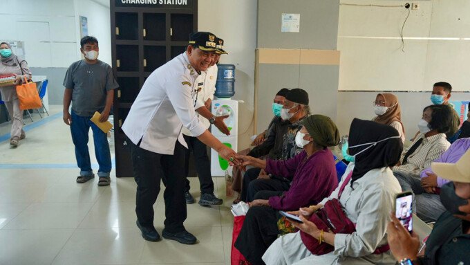 Bupati Barito Utara, H Shalahuddin ST MT, didampingi Wakil Bupati, Felix Sonadie Y Tingan, Sekda, Drs Muhlis, beserta jajaran melakukan inspeksi mendadak (sidak) ke RSUD Muara Teweh, Rabu (2/9).