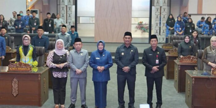 Bupati Barito Utara, H Shalahuddin ST MT usai pidato pada Rapat Paripurna, dengan agenda penyampaian pendapat akhir fraksi terkait Raperda APBD Perubahan 2026, di Ruang Sidang Paripurna DPRD setempat, Kamis (17/9). Bupati Barito Utara, H Shalahuddin ST MT usai pidato pada Rapat Paripurna, dengan agenda penyampaian pendapat akhir fraksi terkait Raperda APBD Perubahan 2026, di Ruang Sidang Paripurna DPRD setempat, Kamis (17/9).