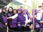 Ketua Tim Penggerak Posyandu Kabupaten Barito Utara, Hj Maya Savitri Shalahuddin, meresmikan peluncuran Desa Siaga TBC dan Posyandu 6 SPM di Desa Mampuak I, Kecamatan Teweh Timur, Kamis (17/9).