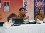 Bupati Barito Utara, H Shalahuddin ST MT memberikan arahan tegas terkait target serapan anggaran pada Rapat Koordinasi Pengendalian Pembangunan Kabupaten Barito Utara Tahun 2026, di Gedung Balai Antang, Selasa (1/9). Bupati Barito Utara, H Shalahuddin ST MT memberikan arahan tegas terkait target serapan anggaran pada Rapat Koordinasi Pengendalian Pembangunan Kabupaten Barito Utara Tahun 2026, di Gedung Balai Antang, Selasa (1/9).
