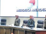 Ketua DPRD Barito Utara, Ir Hj Mery Rukaini MIP (dua dari kiri) mengikuti uji publik Ranperda tentang Fasilitasi Perlindungan Kekayaan Intelektual dan Tenaga Kerja Daerah, di Gedung DPRD Kabupaten Barito Utara, Selasa (22/9).