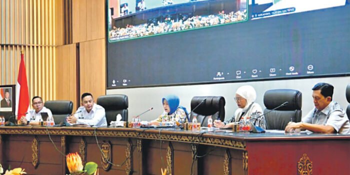 Suasana kegiatan uji publik yang digelar DPRD Kabupaten Barito Utara bersama tim Kanwil Kemenkumham Kalimantan Tengah membedah dua Ranperda strategis, di Gedung DPRD setempat, Muara Teweh, Rabu (23/9). Suasana kegiatan uji publik yang digelar DPRD Kabupaten Barito Utara bersama tim Kanwil Kemenkumham Kalimantan Tengah membedah dua Ranperda strategis, di Gedung DPRD setempat, Muara Teweh, Rabu (23/9).