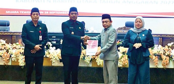 Rapat Paripurna I Masa Sidang I dengan agenda penyampaian Pidato Pengantar Bupati Barito Utara terhadap Raperda APBD Tahun Anggaran 2027, di Gedung DPRD setempat, Senin (28/9).
