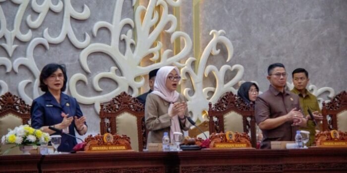 Wakil Ketua I DPRD Provinsi Kalimantan Tengah, Riska Agustin, mendesak pemerintah provinsi untuk memaksimalkan Pendapatan Asli Daerah (PAD) usai Rapat Paripurna pembahasan RAPBD 2027, Selasa (15/9).