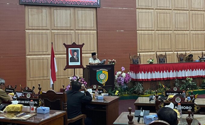 Ketua DPRD Kota Palangka Raya Subandi menghadiri Rapat Paripurna Ke-1 Masa Persidangan I Tahun Sidang 2026/2027 DPRD Kota Palangka Raya di Kantor DPRD Kota Palangka Raya, Senin (31/8). Ketua DPRD Kota Palangka Raya Subandi menghadiri Rapat Paripurna Ke-1 Masa Persidangan I Tahun Sidang 2026/2027 DPRD Kota Palangka Raya di Kantor DPRD Kota Palangka Raya, Senin (31/8).