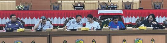 Anggota Komisi III DPRD Kota Palangka Raya, Arif M Norkim, menghadiri Rapat Dengar Pendapat (RDP) bersama jajaran Pemerintah Kota terkait penanganan Karhutla, , Rabu (16/9).