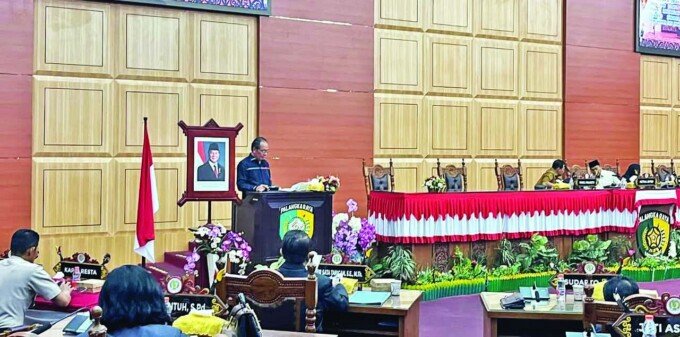 Anggota Komisi III DPRD Kota Palangka Raya, Hasan Busyairi, menyampaikan pendapat mengenai Perubahan APBD 2026, Selasa (1/9). Anggota Komisi III DPRD Kota Palangka Raya, Hasan Busyairi, menyampaikan pendapat mengenai Perubahan APBD 2026, Selasa (1/9).