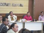 Bupati Kapuas HM Wiyatno bersama Wakil Bupati Dodo dan Sekda Usis I Sangkai saat memimpin rapat koordinasi penentuan status bencana Karhutla dan kekeringan, Senin (31/8) malam. Bupati Kapuas HM Wiyatno bersama Wakil Bupati Dodo dan Sekda Usis I Sangkai saat memimpin rapat koordinasi penentuan status bencana Karhutla dan kekeringan, Senin (31/8) malam.