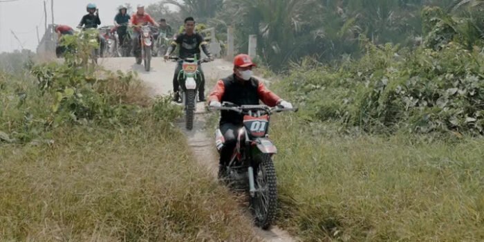 Bupati Kapuas HM Wiyatno bersama Wabup Dodo dan Sekda Usis I Sangkai meninjau kondisi infrastruktur di Kelurahan Murung Keramat dan Panamas, Kecamatan Selat. Bupati Kapuas HM Wiyatno bersama Wabup Dodo dan Sekda Usis I Sangkai meninjau kondisi infrastruktur di Kelurahan Murung Keramat dan Panamas, Kecamatan Selat.