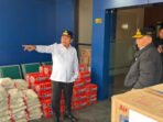 Bupati Kapuas HM Wiyatno didampingi Sekretaris Daerah Kabupaten Kapuas Dr Usis I. Sangkai menerima kunjungan kerja Gubernur Kalimantan Tengah H Agustiar Sabran di Posko Induk Penanggulangan Karhutla, Rabu (23/9). Bupati Kapuas HM Wiyatno didampingi Sekretaris Daerah Kabupaten Kapuas Dr Usis I. Sangkai menerima kunjungan kerja Gubernur Kalimantan Tengah H Agustiar Sabran di Posko Induk Penanggulangan Karhutla, Rabu (23/9).