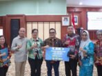 Wakil Bupati Kapuas Dodo menerima Program LSDP senilai Rp107 miliar di Gedung Idham Chalid Setdaprov Kalimantan Selatan, Rabu (2/9/).