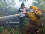 Wakil Bupati Kotim, Irawati. Turut serta memadamkan kebakaran lahan belum lama ini. Wakil Bupati Kotim, Irawati. Turut serta memadamkan kebakaran lahan belum lama ini.