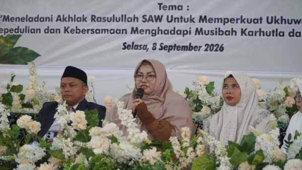Wakil Bupati Irawati. Menghadiri peringatan Maulid Nabi Muhammad SAW 2026 di Masjid Agung Wahyu Al Hadi, Selasa, (8/9/2026).