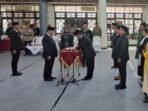 Pj sekda Kotim Diana Setiawan saat menandatangani SK usai dilantik oleh Bupati Kotim H.Halikinnor, di Gedung Serbaguna Sampit, Jumat (11/9/2026).
